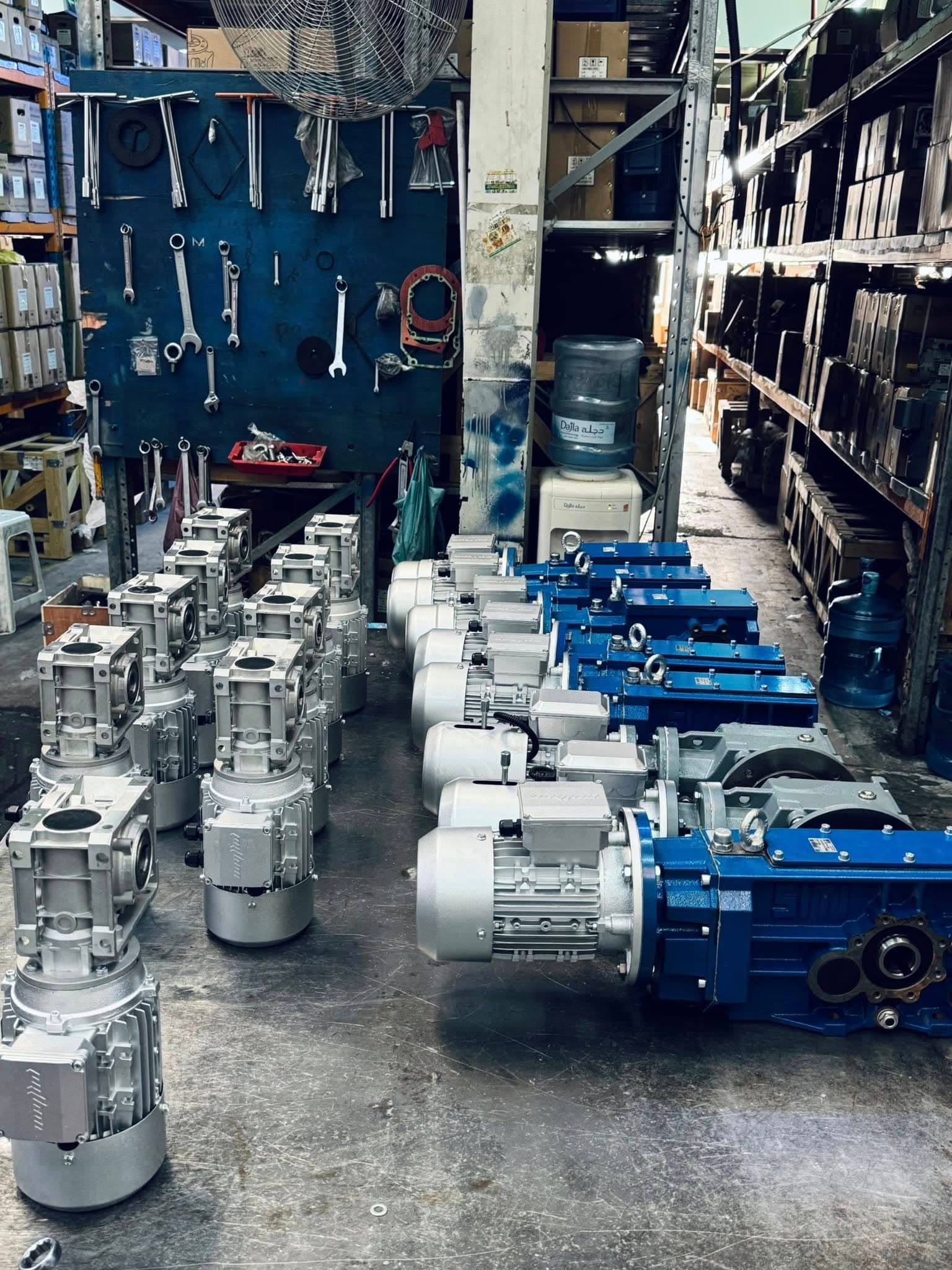 ما الذي يجب معرفته قبل شراء قطع الأتمتة (PLC، واجهات التشغيل HMI، ومحركات السيرفو)